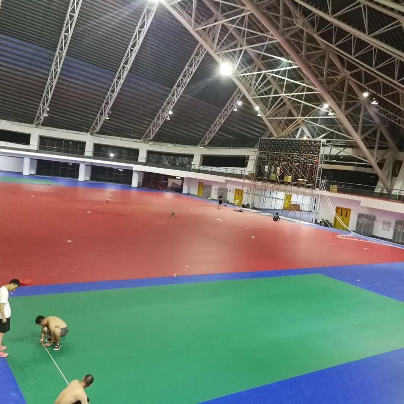 আঠালো ডাউন ইনস্টলেশন রেল পিভিসি 6 মিমি ইনডোর ব্যাডমিন্টন কার্পেট মেঝে রোল খেলাধুলার জন্য